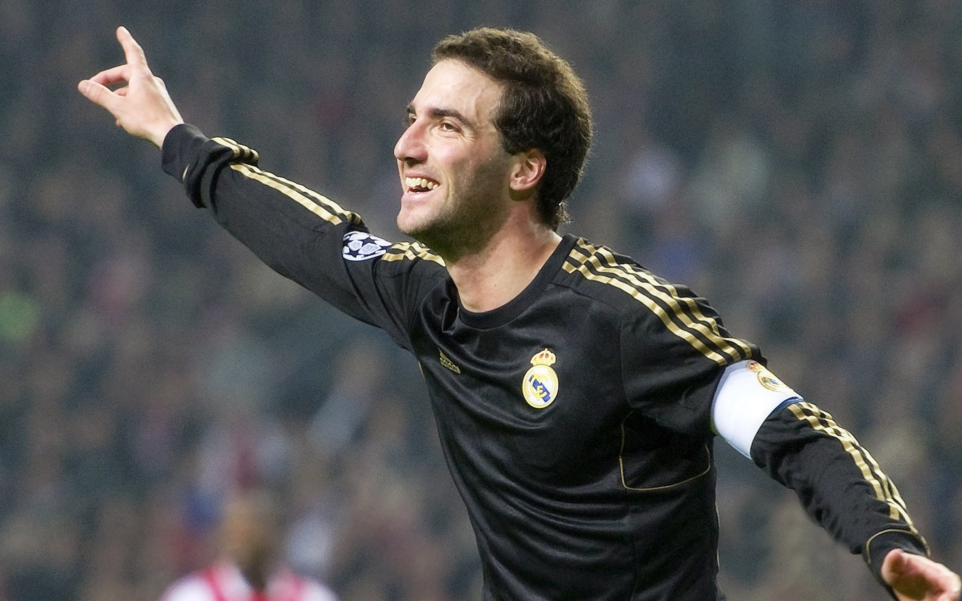 中国足球是否应打造以球员成长为核心的故事产品，中国足球发展建议